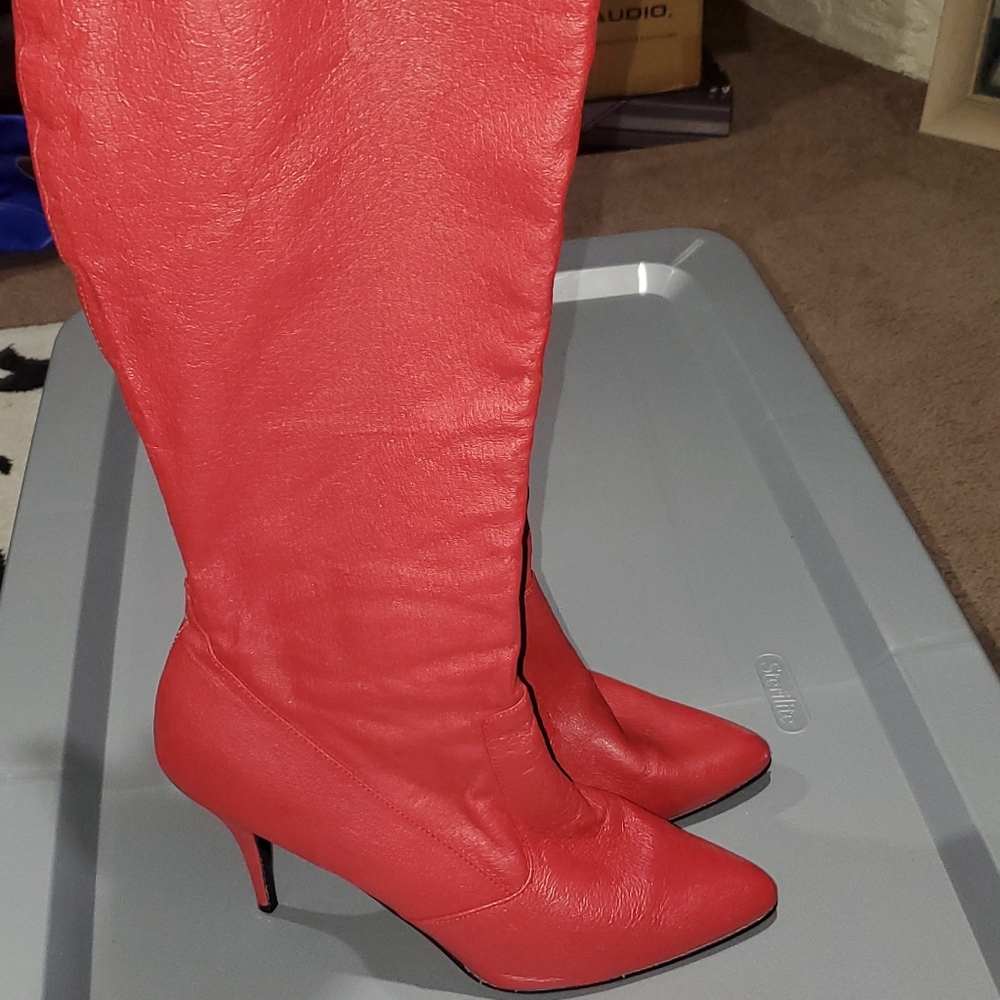 Knee boots